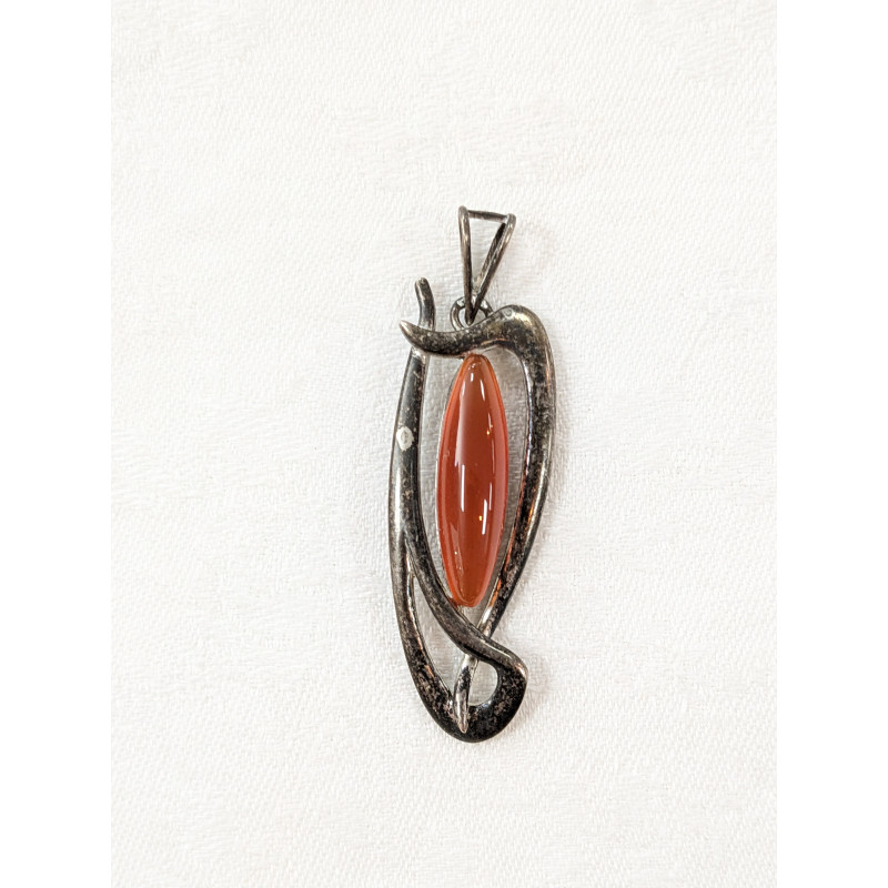 Pendentif rouge orangé