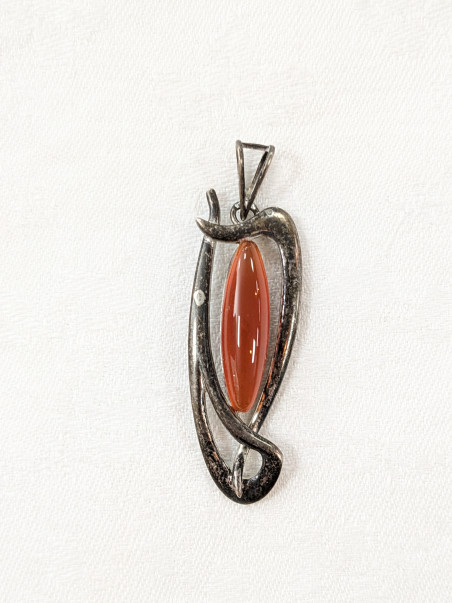 Pendentif rouge orangé