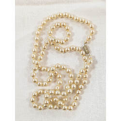 Collier blanc