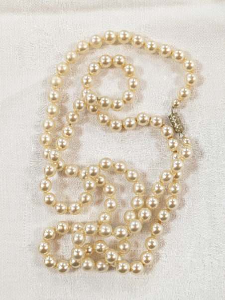 Collier blanc