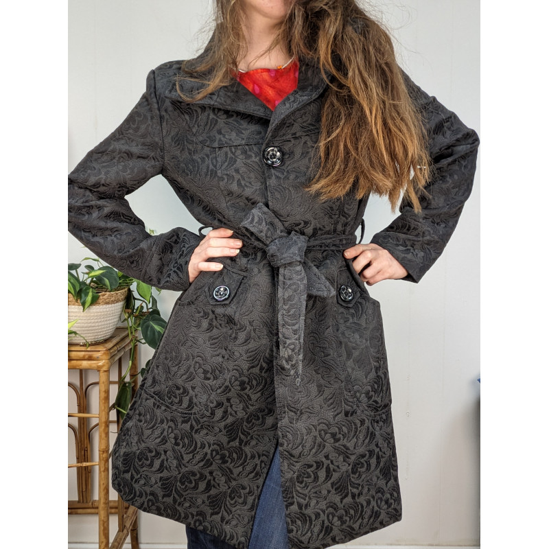 Manteau trench noir broderies Kangtai T40 friperie second life